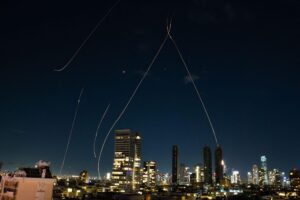 (260301) -- TEL AVIV, March 1, 2026 (Xinhua) -- This long exposure photo taken on Feb. 28, 2026 shows flare trails of the interceptor missiles launched from Israeli air defense systems in Tel Aviv, Israel. The United States and Israel on Saturday launched