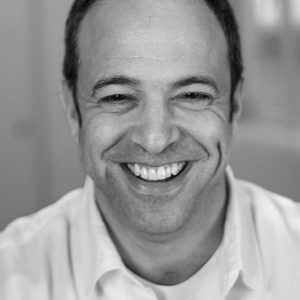 LB-Simon-Chinn-Headshot-min